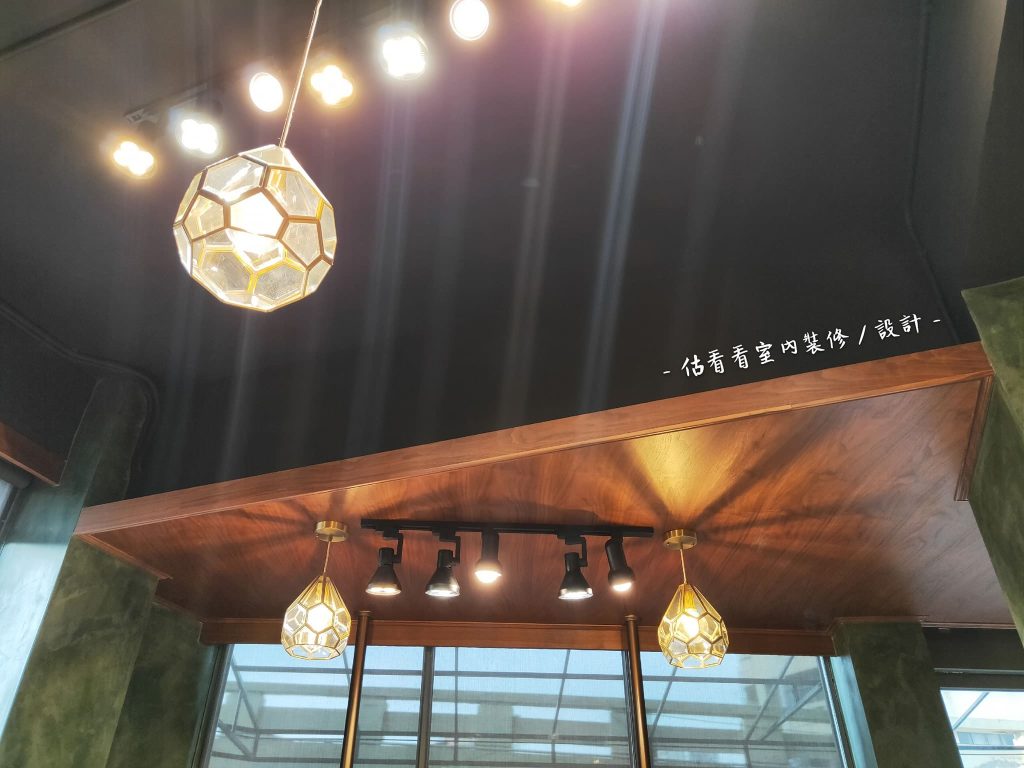 復古奢華系理髮廳設計—結合工業風與高質感元素,打造獨特沙龍空間-燈具